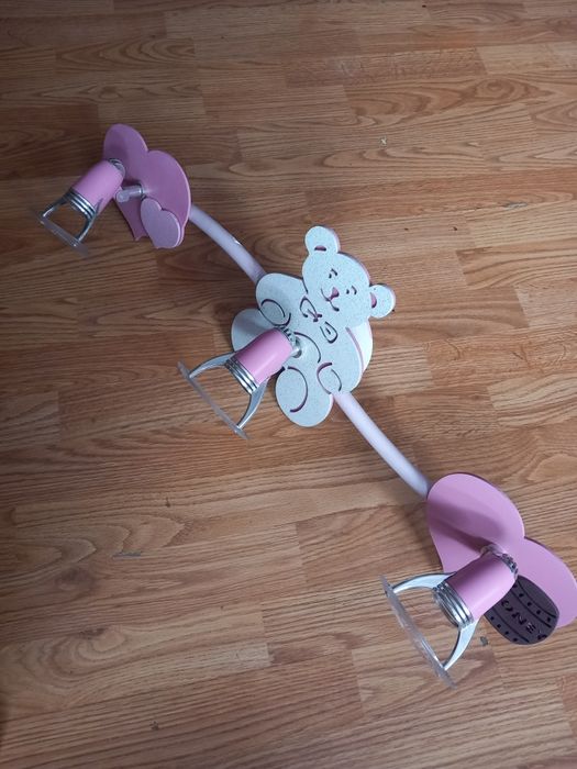 Śliczna lampa do pokoju dziecięcego