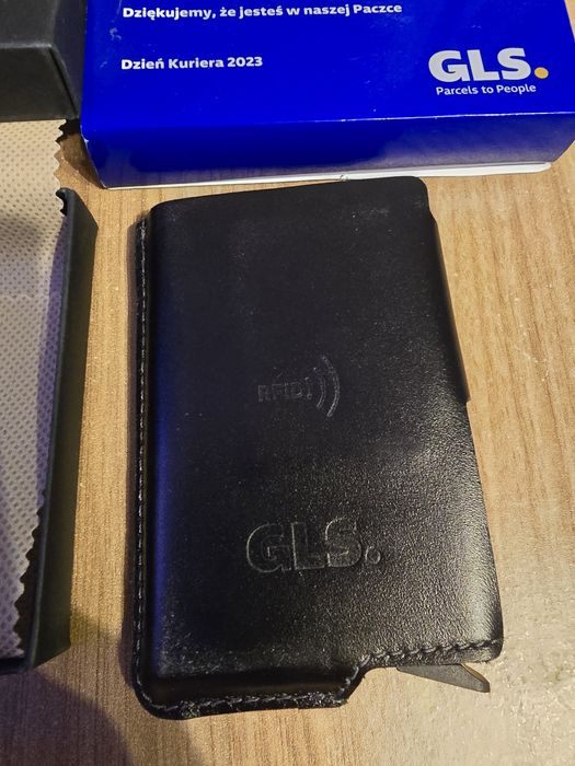 Etui na karty kredytowe.