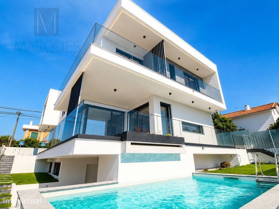 Moradia T5 com 4 Suites, Jardim e Piscina na Charneca da Caparica