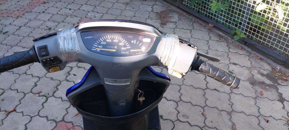 Продам скутер хонда дио 27 в хорошем состояние