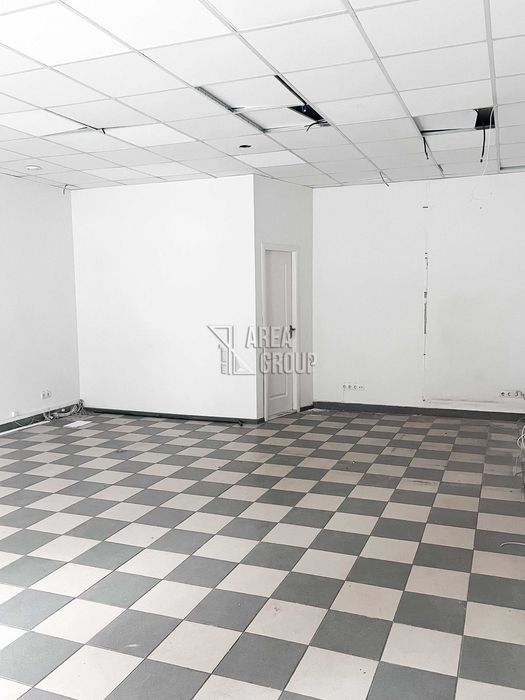 Продається фасадне приміщення на мікрорайоні