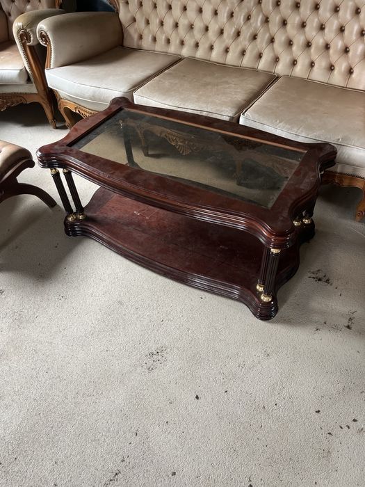 Vendo mesa com tampo em vidro