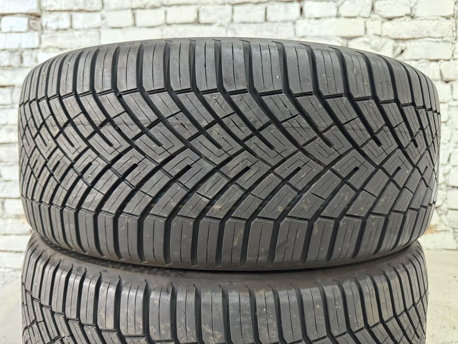 Майже нові всесезонні шини CONTINENTAL 235/45 R19