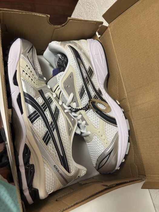 ASICS Gel-Kayano 14. Rozmiar 44