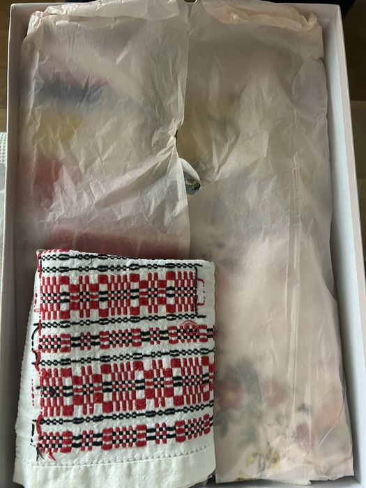 Набір нових кухонних рушників, свічки, наволочка