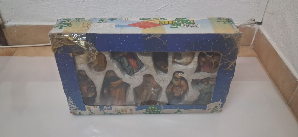 Presépio Completo de 11 Peças em Resina Coloridas