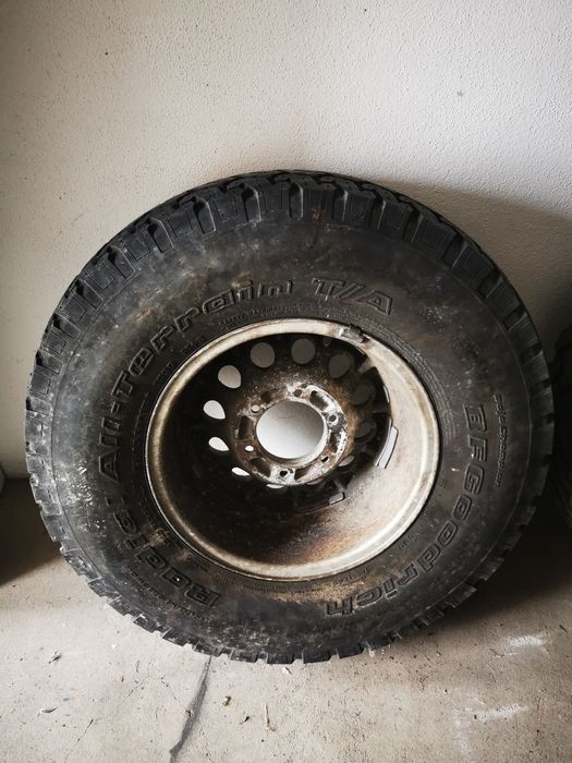 Jante 15" com pneu 31x10.50