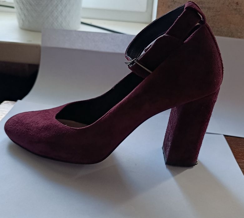 Туфлі з натуральної замші. Розмір 39. Ціна 700 грн.