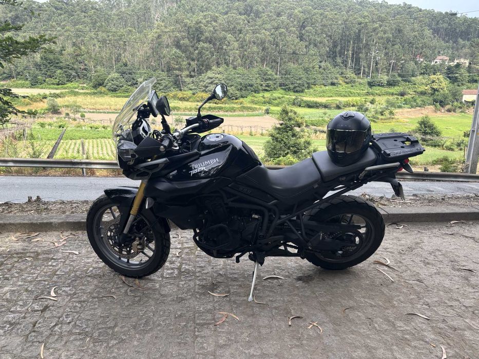 Triumph Tiger 800 | Arrow, protecções e baú | Pneus novos
