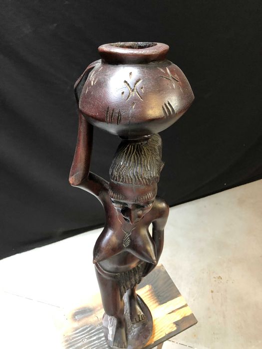 Estátua Africana em Pau Preto, Cabo Verde