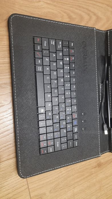 Etui na tablet z klawiaturą firmy overmax