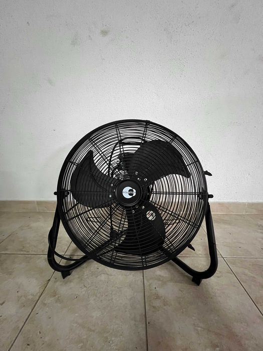 ventoinha de chão em boa condição