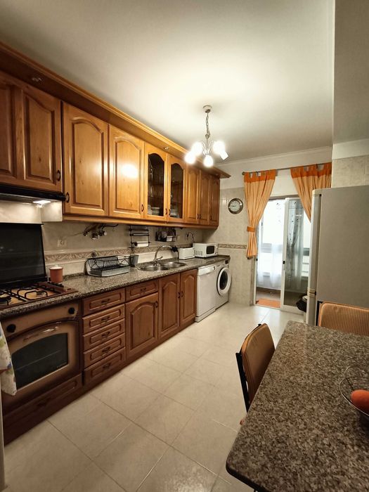 Quarto  para alugar, com despesas incluidas.