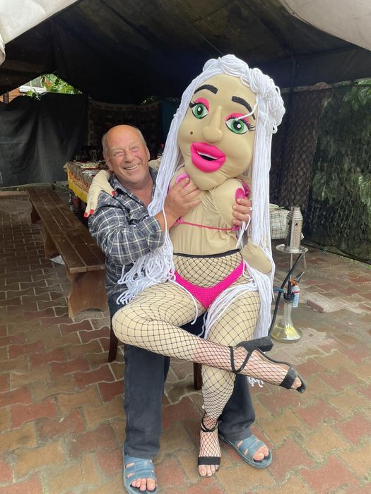 Стриптизер, стрептизерша, аніматори, білий ведмідь