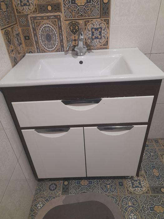 Продається тумба з умивальником і змішувачем