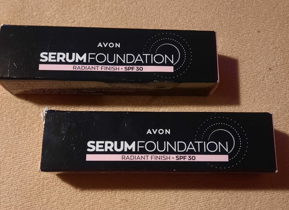 Nawilżający podkład serum avon Warm Light Tan  x 2szt