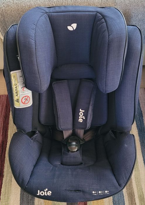 Fotelik samochodowy Joie z bazą.