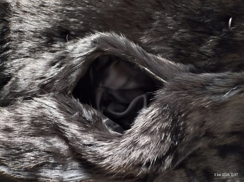 Futro naturalne czarne.