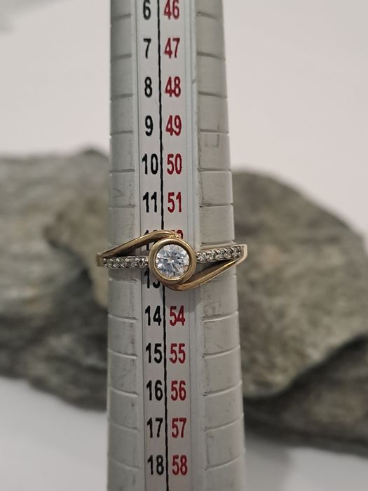 Delikatny złoty pierścionek Pr.333  Stan idealny roz.12