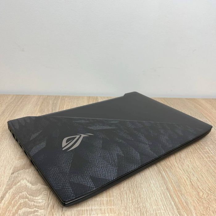 Asus ROG/IPS/120Гц/i7-8750H/16ГБ DDR4/GTX 1050Ti