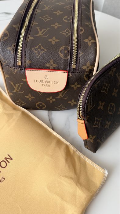 Велика косметичка в стилі відомого бренду