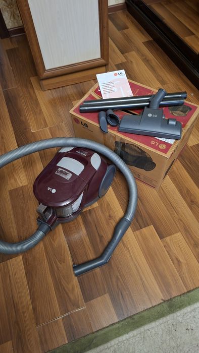 Продам пилосос LG VK69161N