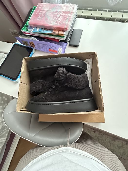 Черевики замшеві чорні короткі