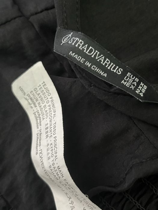 Elegancka czarna bluzka marki Stradivarius w rozmiarze XS 34