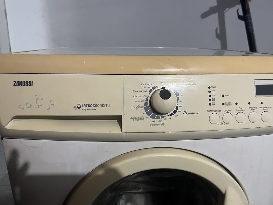 Vendo maquina de lavar roupa marca zanussi de 7 kg