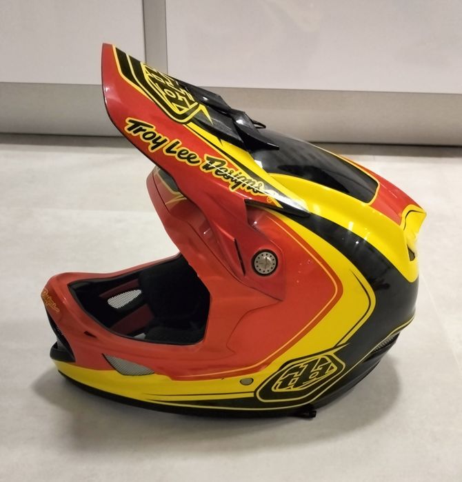 Capacete Troy lee designs D3 carbono