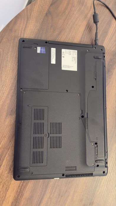 Portatil Fujitsu i5 7ª Gen | 16GB RAM | SSD 240GB + HDD 1TB | Windows Pro | Excelente Estado