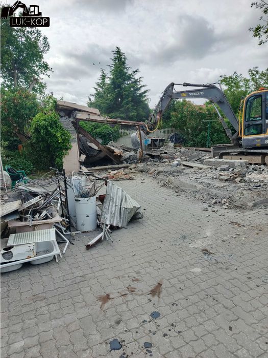 Utwardzanie dróg dojazdowych, placów, wykopy, koparka, tłuczeń