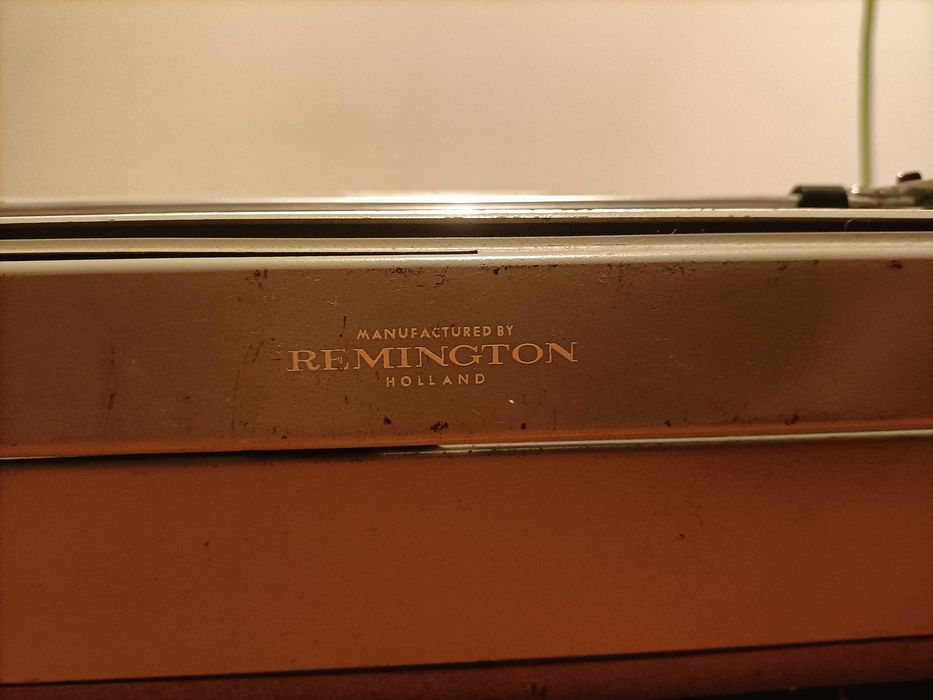 Máquina de Escrever Remington Travel-Riter Deluxe Vintage/Restauro