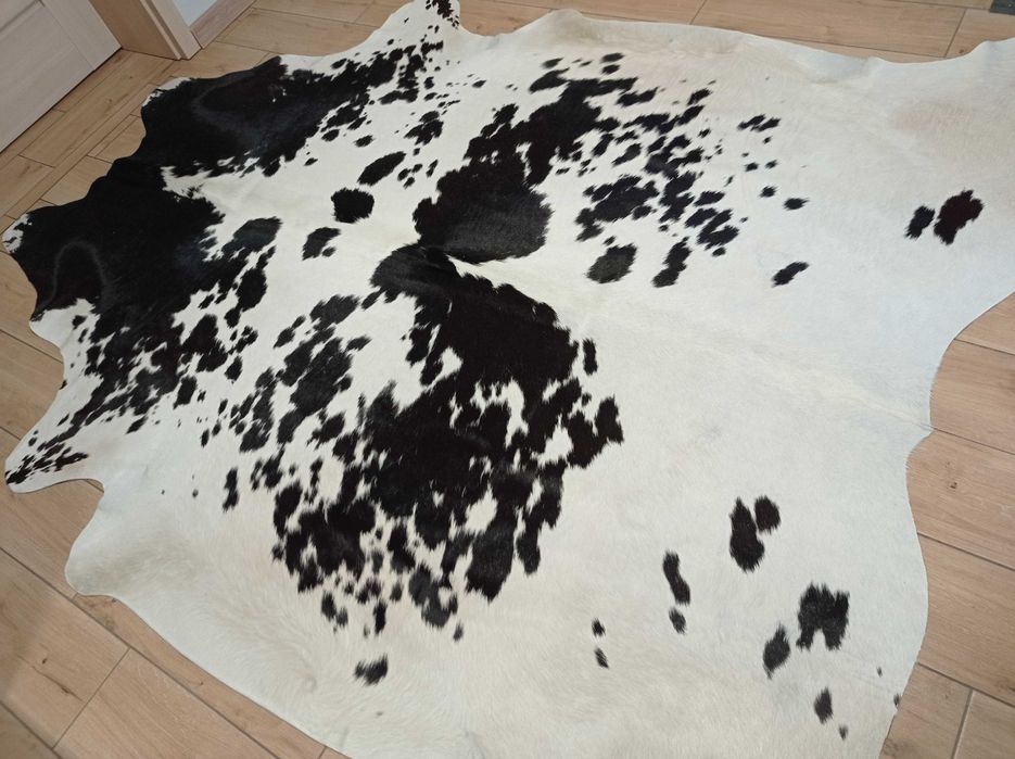 Ogromna Skóra Krowia Naturalna 240x200 cm – Łaciata, Unikat