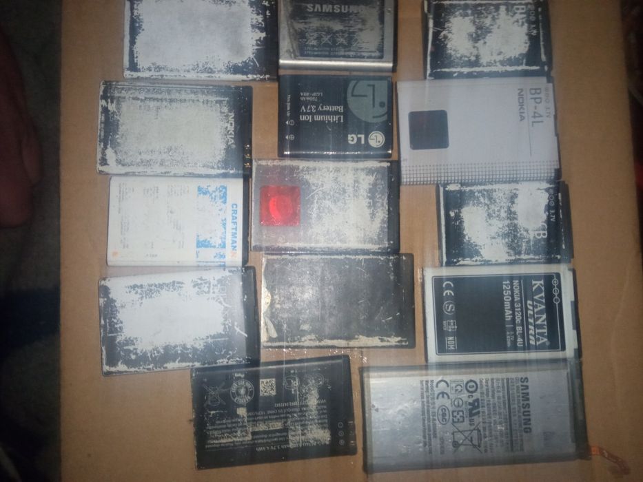 Аккумуляторные батареи для кнопочных телефонов.