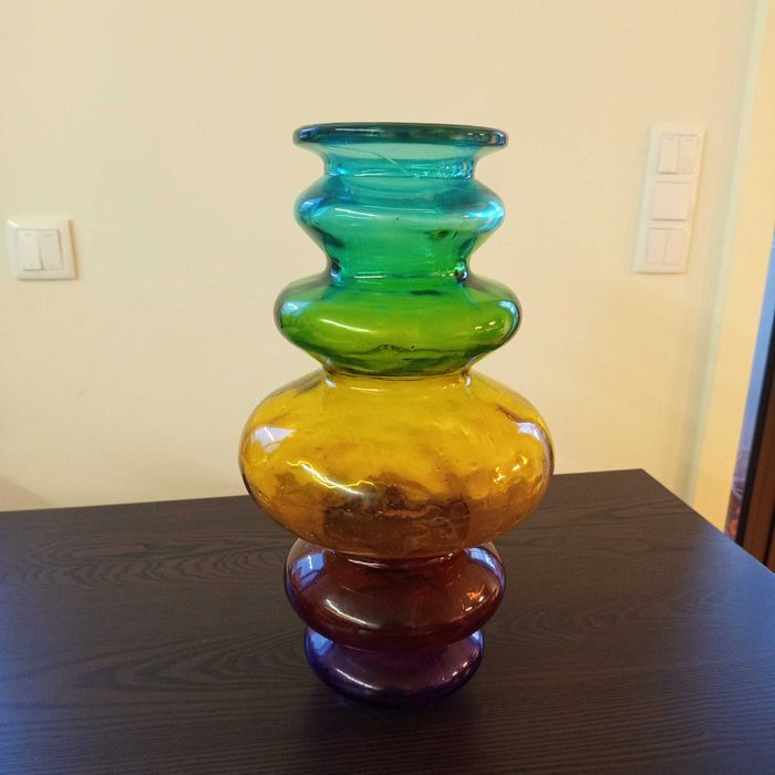 Vaso multicolorido estilo barroco
