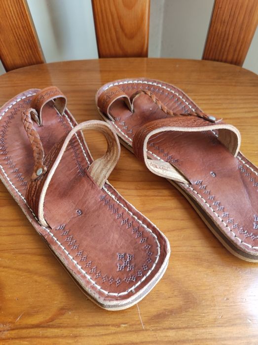 Chinelos de dedo castanhos - Tamanho 39 / 40