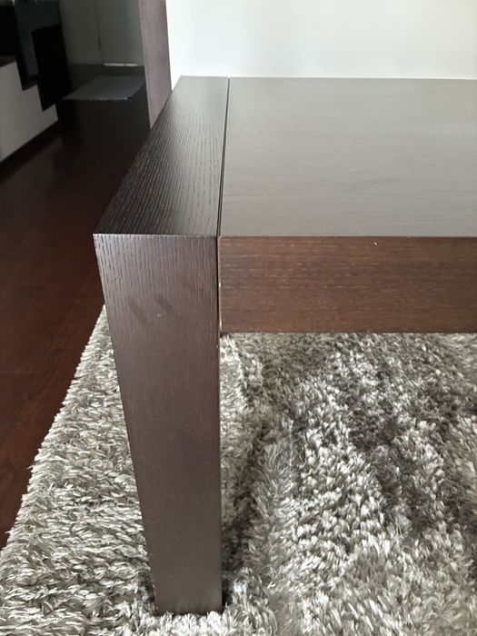 Mesa de jantar extensível em madeira – robusta e moderna