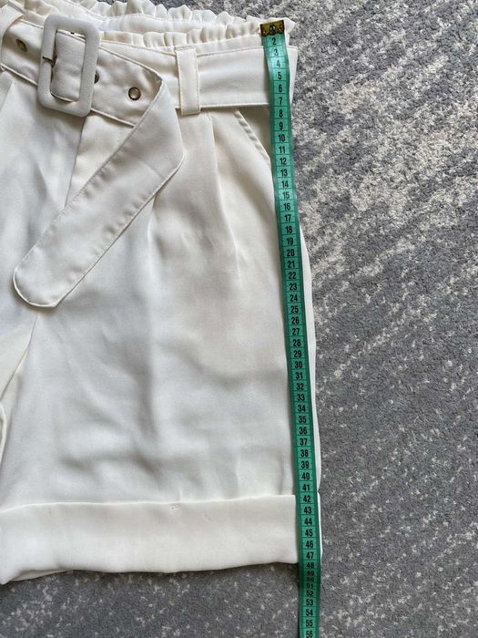 Шорти SinSay кремові з високою талією