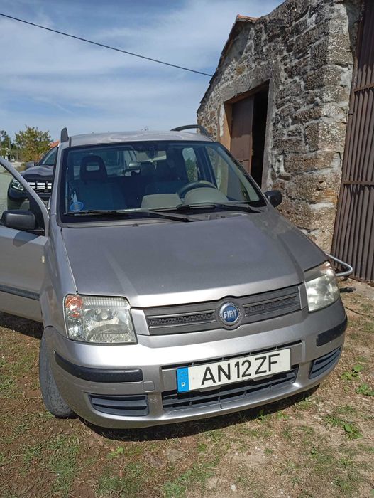 Fiat Panda 2003. Perfeito para quem está a tirar a carta de condução pela primeira vez ou para quem procura um carro fiável e económico.