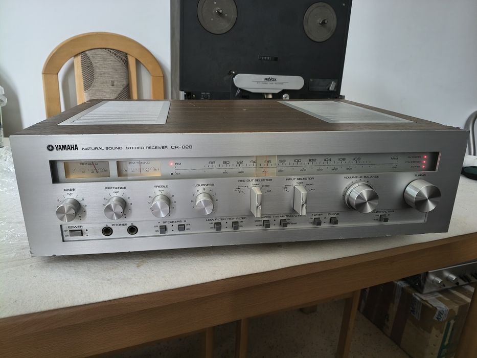 Yamaha cr-820 amplituner.