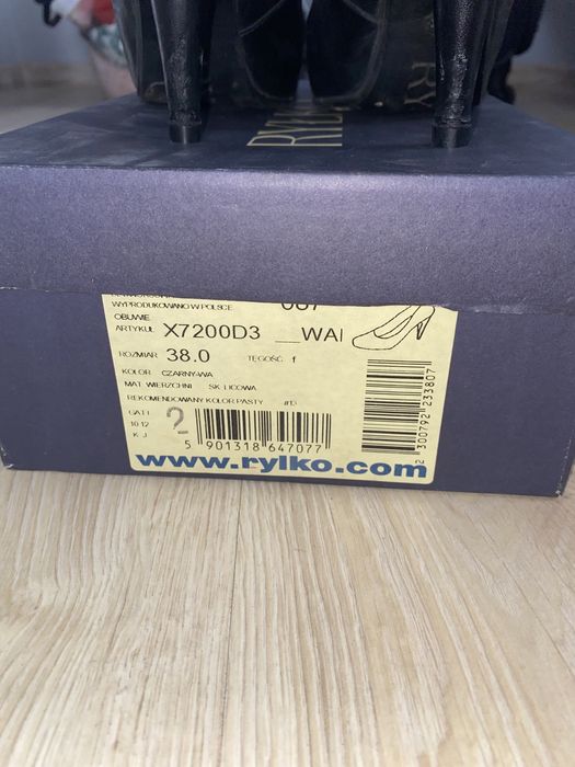 Czarne czółenka szpilki