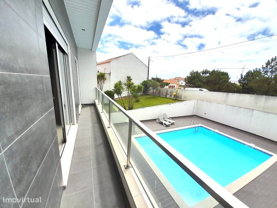 Apartamento T2 para arrendar ao ano, condomínio com piscina e lugar...