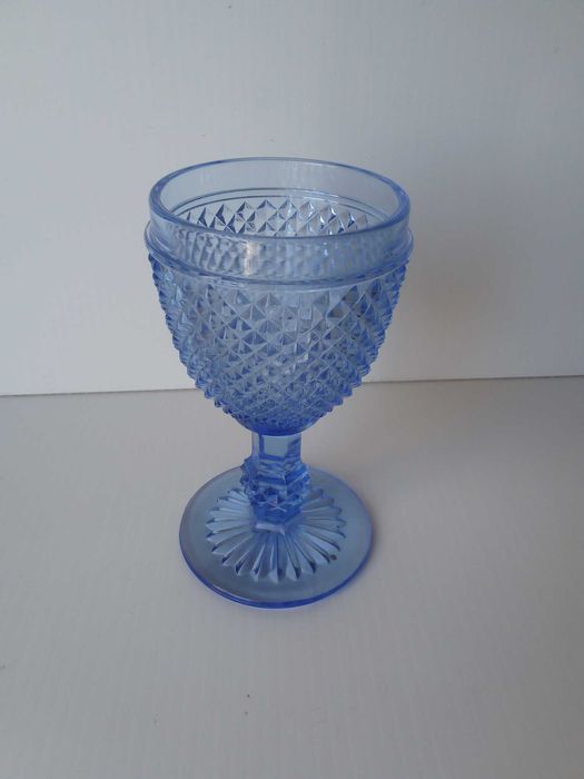 Cálice de bicos azul transparente, usado