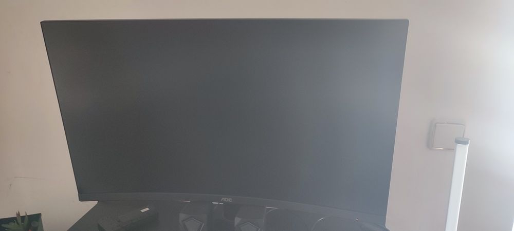 Setup gaming: monitor/PC gaming/volante