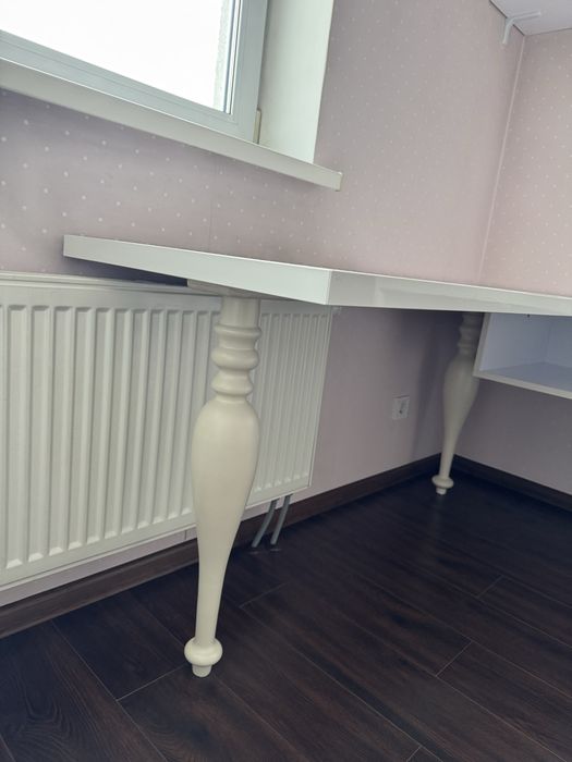 ТЕРМІНОВО! Дитячий стіл + шкаф + полички