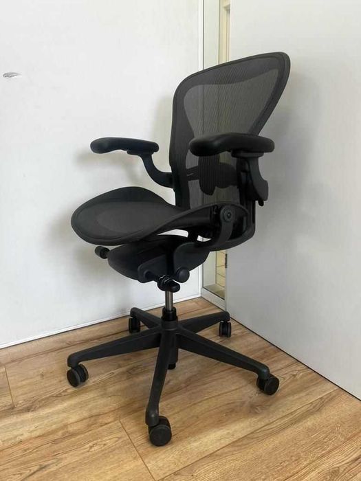 Opção completa Herman Miller Aeron remodelada com suporte lombar