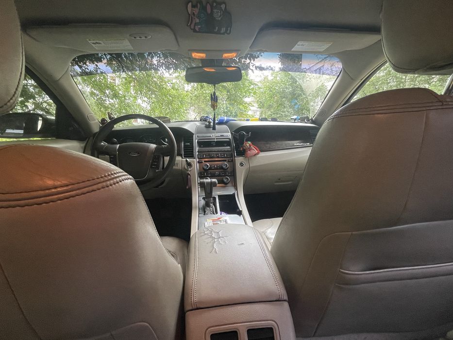 Продаеться Ford Taurus