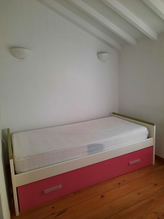 Cama nido com 2 estrados e 2 colchões COMO NOVO