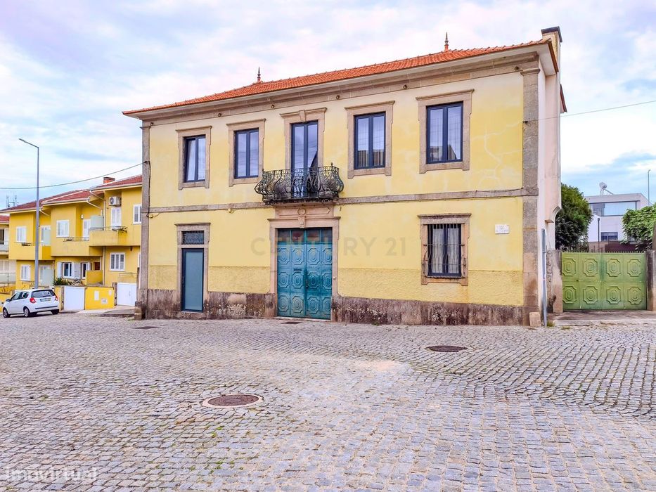 Casa Renovada em Rio Tinto, Gondomar - 3 Quartos e Jardim